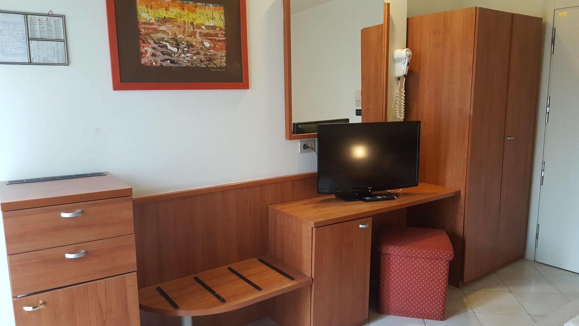 Hotel Bengasi ริมินี ภายนอก รูปภาพ
