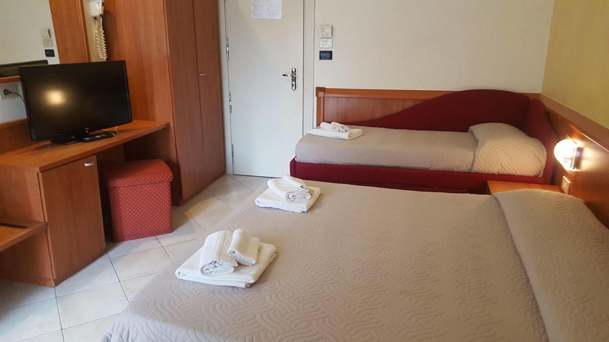 Hotel Bengasi ริมินี ภายนอก รูปภาพ